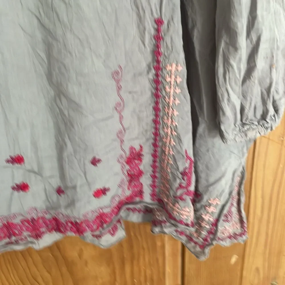 Johnny Was Gray Pink floral appliqué embroidered tunic